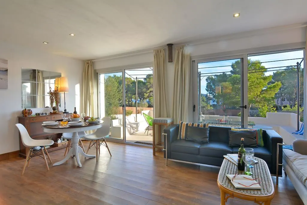 Modern Villa With Pool Llucmajor  Spagna